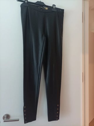 Pantalón efecto piel Stradivarius Talla M