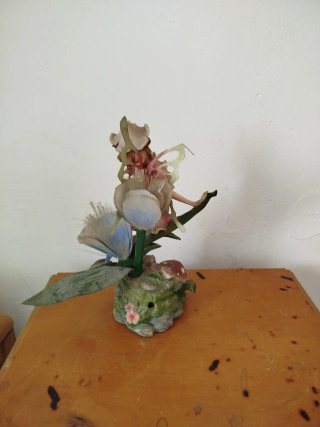 Figura Hada Decorativa Flores y Setas