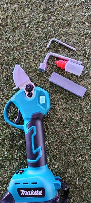 Tijera Poda Makita 18V Leer anuncio.