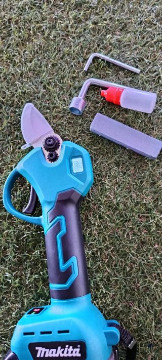 Tijera Poda Makita 18V Leer anuncio.