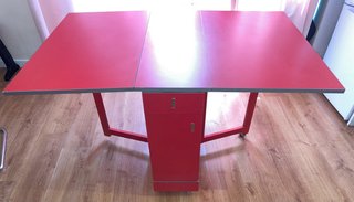 Mesa plegable roja