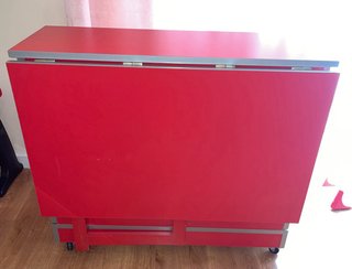 Mesa plegable roja