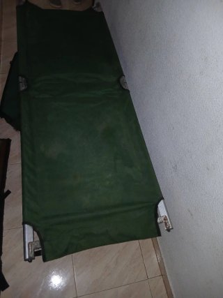 Cama militar plegable verde