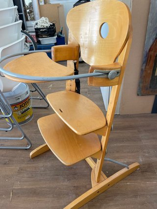 Trona de madera para  niños