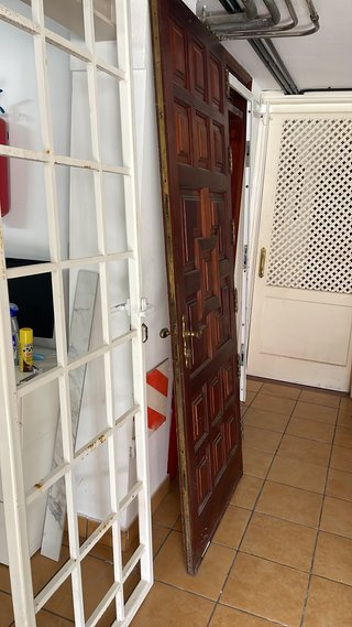 Puerta y reja de seguridad