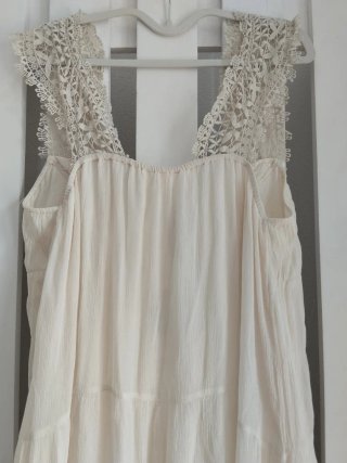 Zara: vestido plisado encaje -L- (vale para XL)