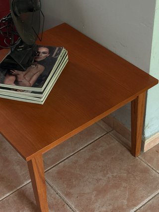 Mesa baja cuadrada de madera