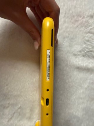 Nintendo Switch Lite Amarillo