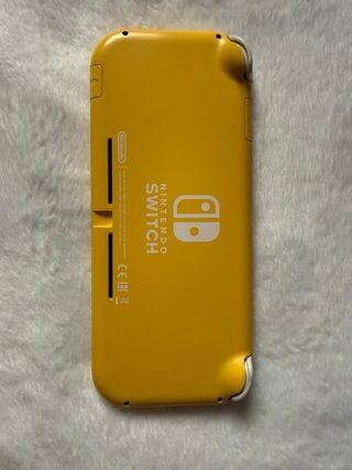 Nintendo Switch Lite Amarillo
