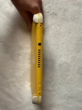 Nintendo Switch Lite Amarillo