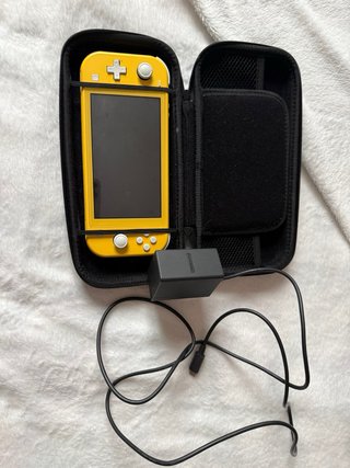 Nintendo Switch Lite Amarillo