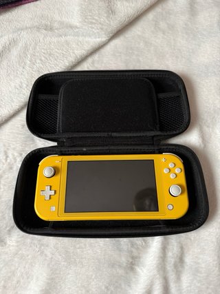 Nintendo Switch Lite Amarillo