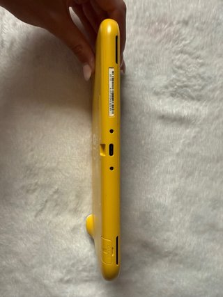 Nintendo Switch Lite Amarillo