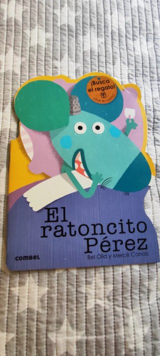 Cuatro libros en catalán menos uno.