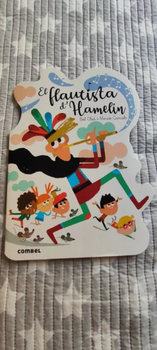 Cuatro libros en catalán menos uno.