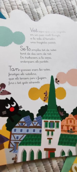 Cuatro libros en catalán menos uno.