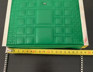 Bolso Purificación García bandolera caja verde
