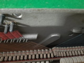 Piano antiguo de madera