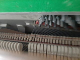 Piano antiguo de madera