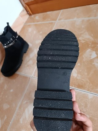 Botas de invierno negras con tachuelas