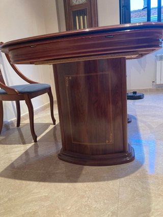 Mesa de comedor y 4 sillas de madera