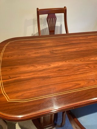 Mesa de comedor y 4 sillas de madera