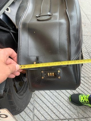 Alforjas de cuero custom para moto