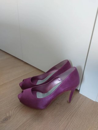 Zapatos de tacón morados tela