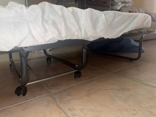 Cama Plegable Tela y Metal en ZAHARA DE LOS ATUNES