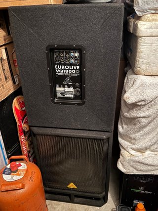 Subwoofer activo Behringer Eurolive VQ1800D 18