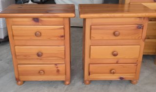 2 Mesitas de noche de madera