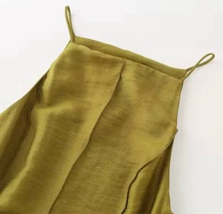 Vestido verde Zara con cinturón