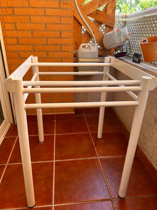 Tavolo in ferro laccato a forno