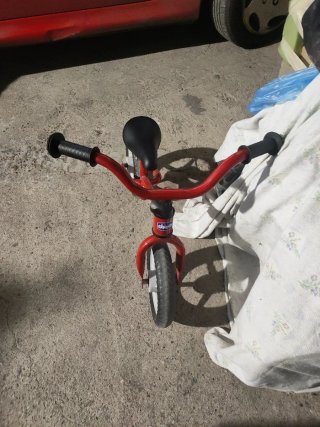 Bici de equilibrio roja