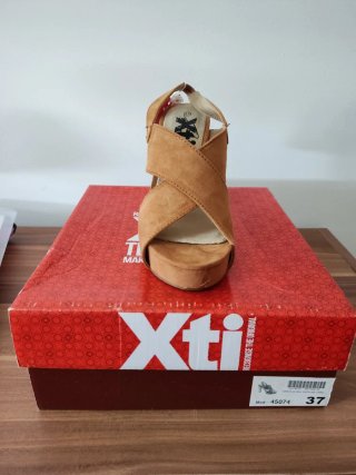 Sandalias tacón nuevas Xti Marrones Talla 37