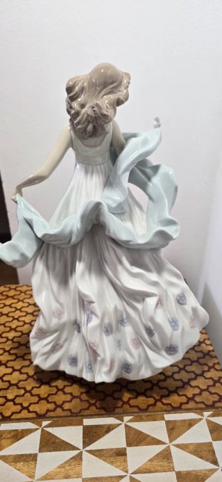 Figura Lladró Dama del Ruiseñor