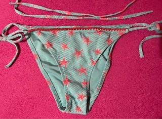 Bikini azul con estrellas rosas
