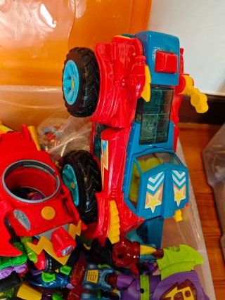 Lote SuperZings: Muñecos y Vehículos