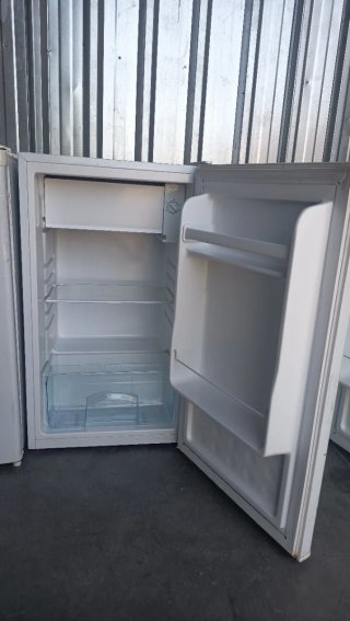 Frigorífico blanco pequeño