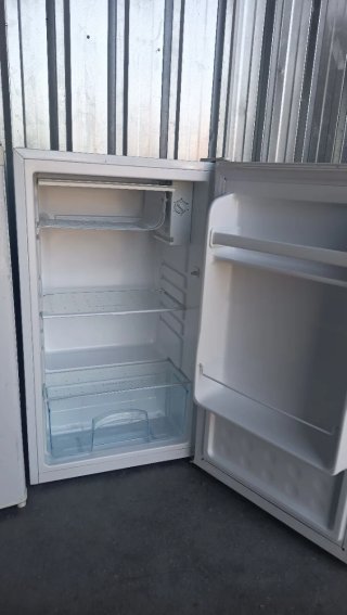 Frigorífico blanco pequeño