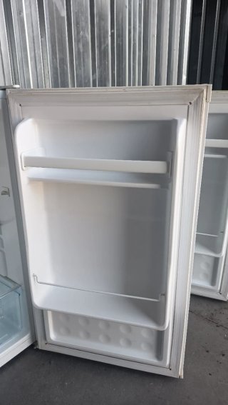 Frigorífico blanco pequeño