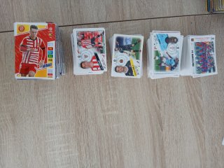 Cromos y cartas de fútbol variadas