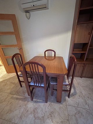 Mesa comedor con 6 sillas y 2 muebles