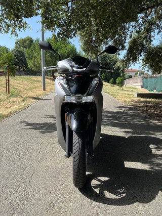 Honda SH 350i Plata y Negra