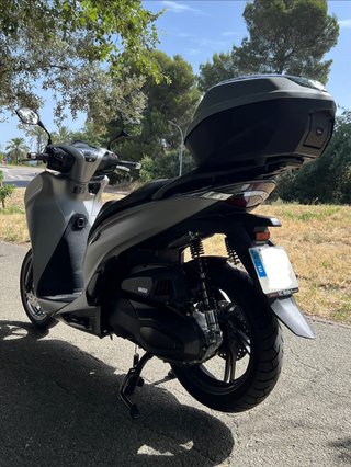 Honda SH 350i Plata y Negra