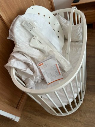 Mini cuna Stokke Sleepi con extensión