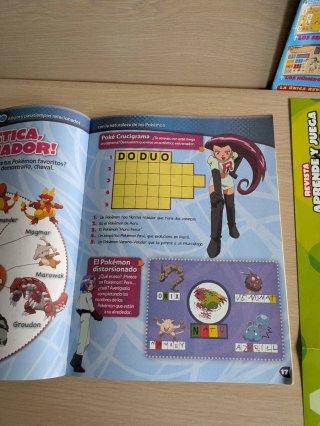 Revistas Aprende y Juega con pokémon.