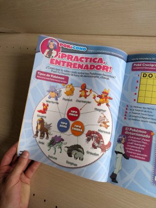 Revistas Aprende y Juega con pokémon.