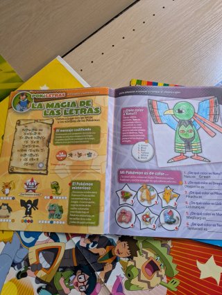 Revistas Aprende y Juega con pokémon.
