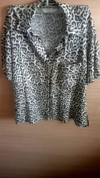 Camisa Stradivarius Animal Print Talla M